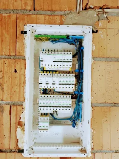 Usługi elektryczne- instalacje/ pomiary